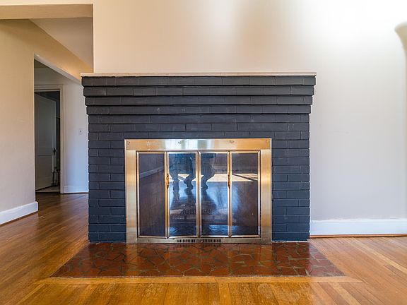 2nd image of 133 Manor St