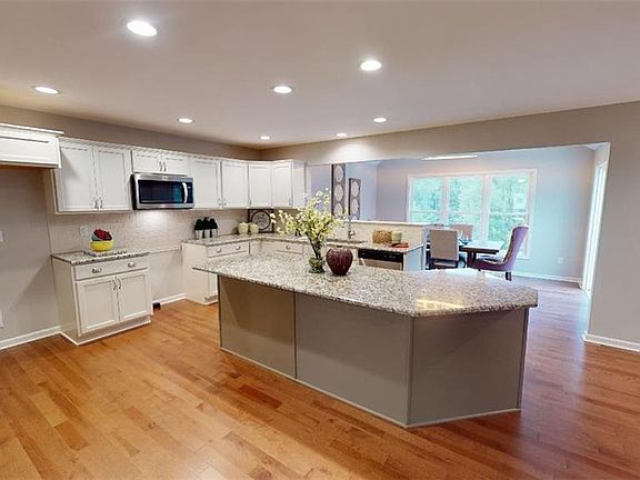 5th image of 24 Samantha Ct