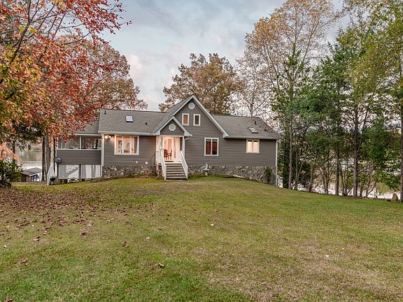 2nd image of 734 Vincent Ln