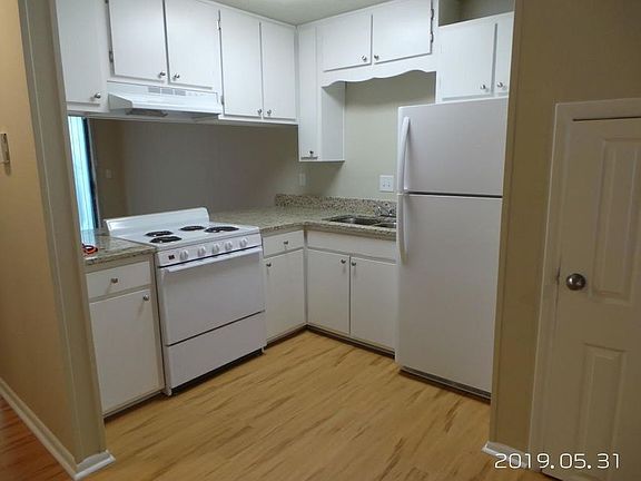 2nd image of 590 Hill Ln #2