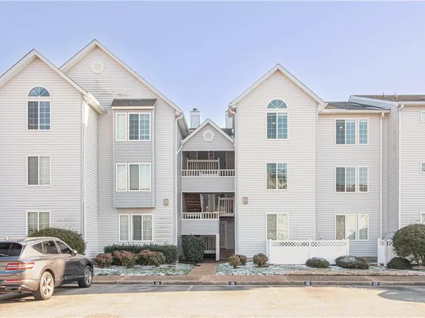 221 Island Cove Ct APT C, Hampton, VA 23669