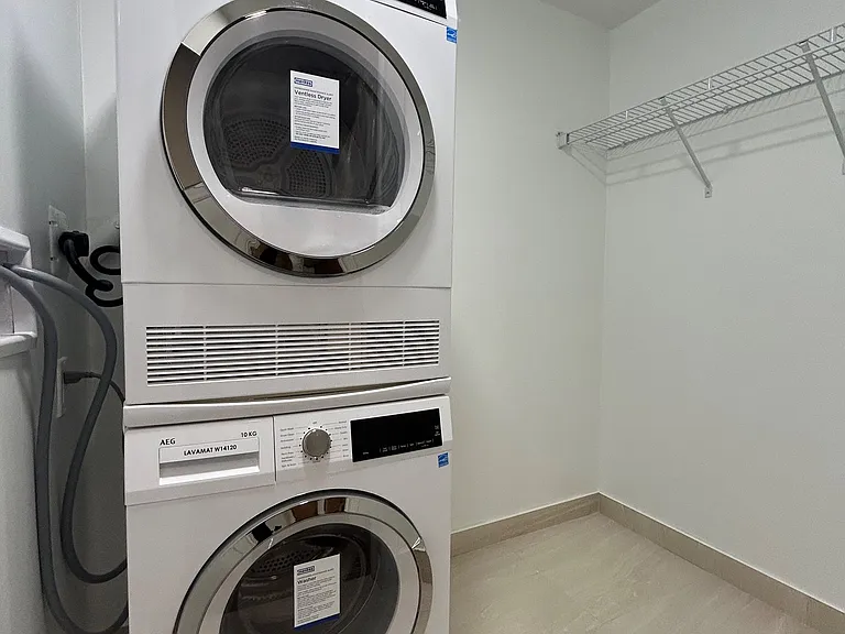 771 Yonge St #505 — Photo 7