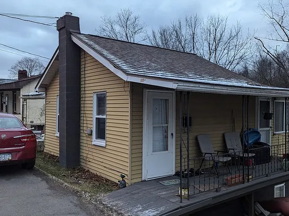 417 1/2 Valley St, Mc Donald, PA 15057