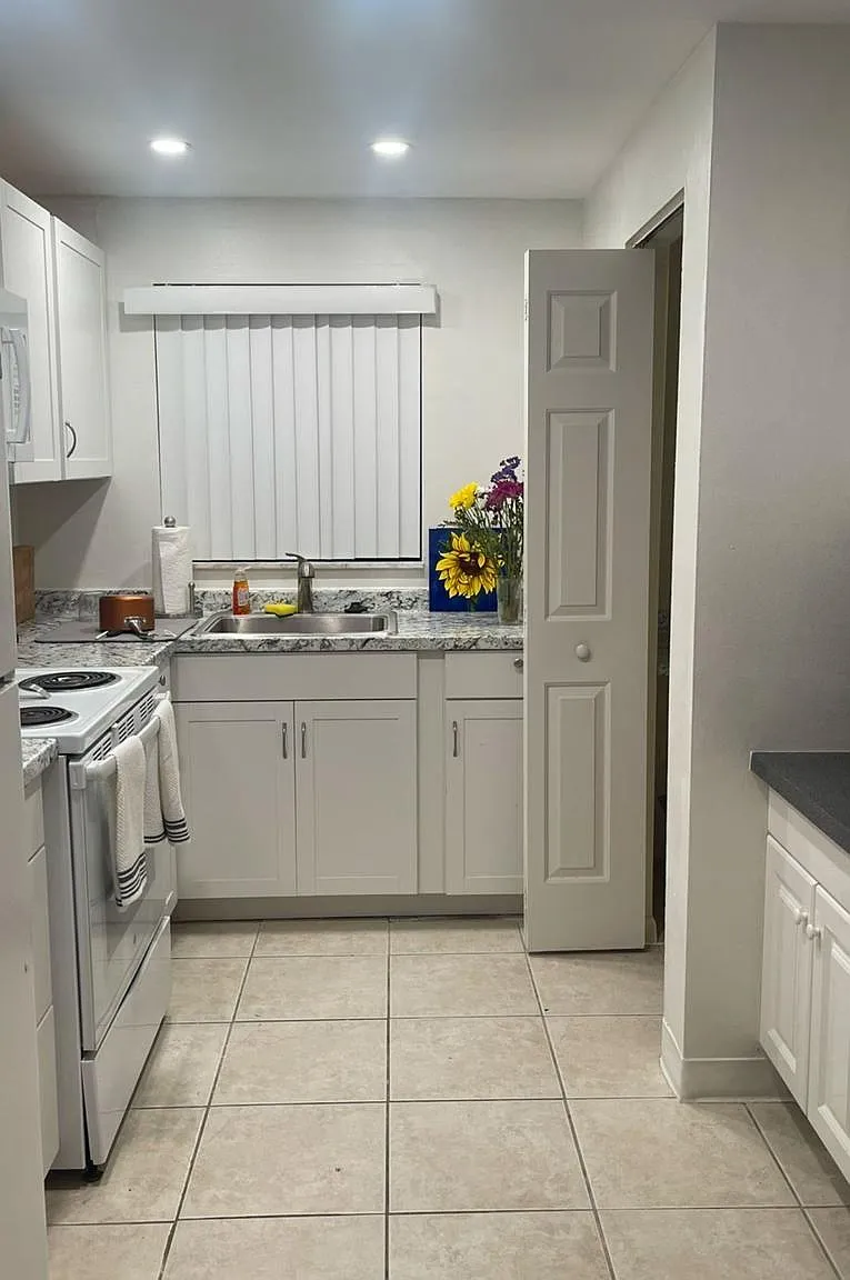 2 bed, 1.0 bath, 800 sqft, $1,949 — Photo 4