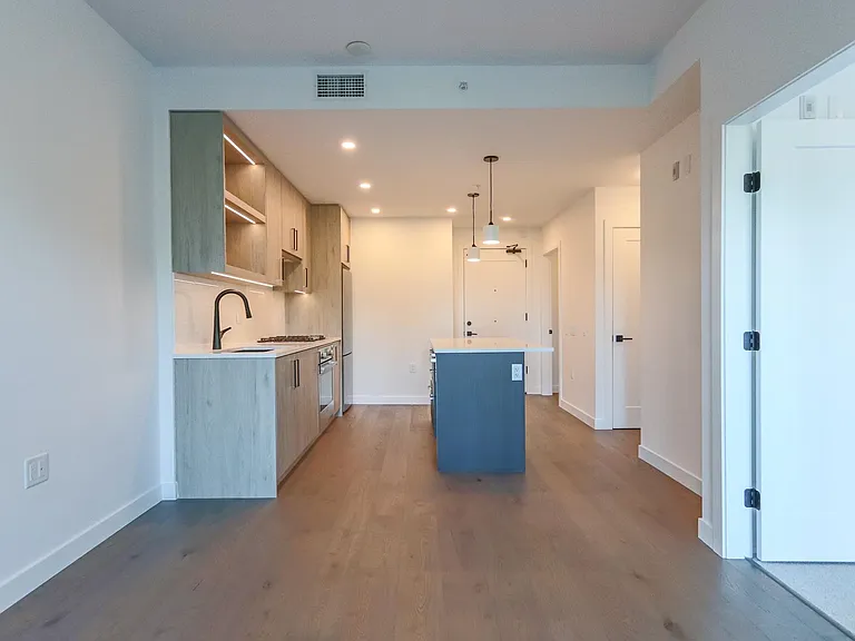 6859 Cambie St #307 — Photo 5