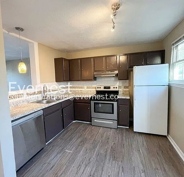 2542 Highland Trace Dr — Photo 2