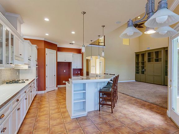 5th image of 3407 Oyster Bay Ave