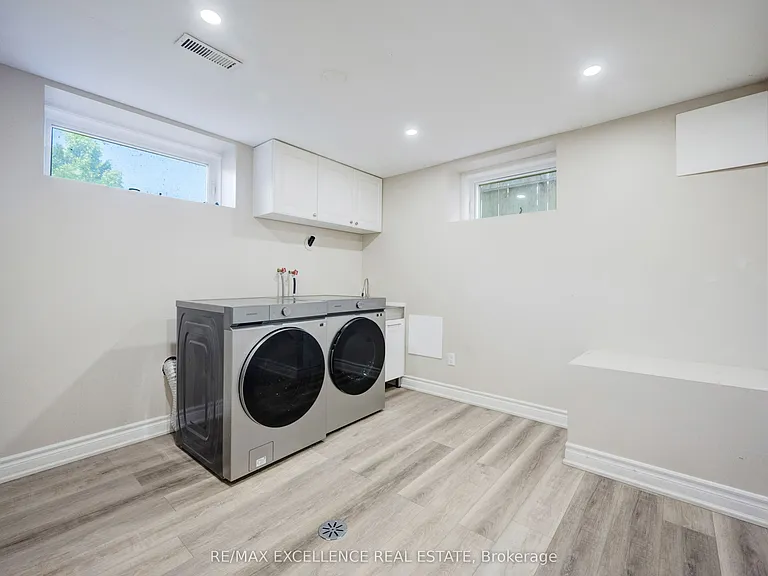 166 McLaughlin Rd S — Photo 31