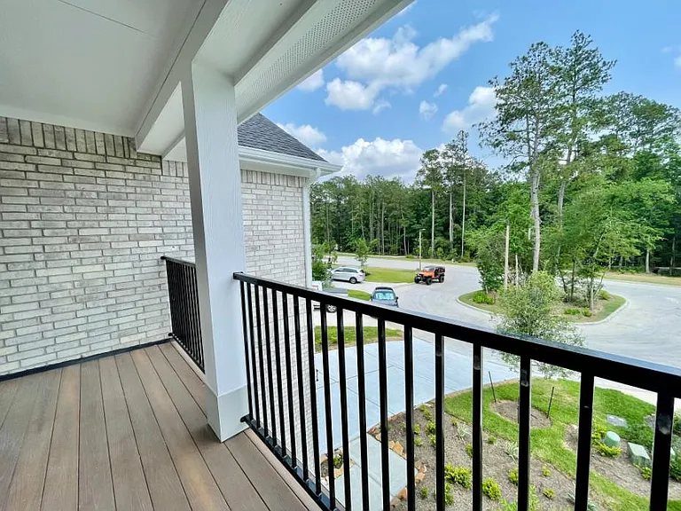 Overlook from the balcony, cul-de-sac location!