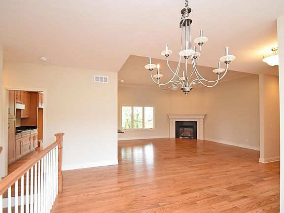 5th image of 9 Brittany Ct