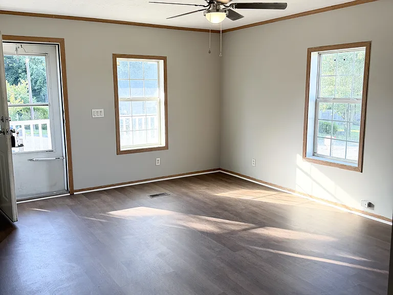 212 Pulliam Dr — Photo 2