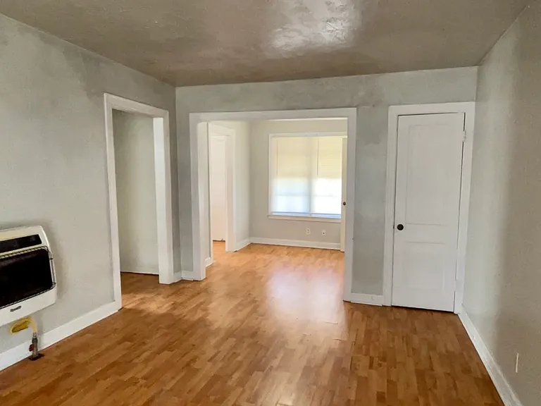 701 NW #E — Photo 5
