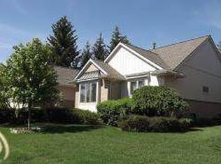16245 Country Knoll Dr #7, Northville, MI