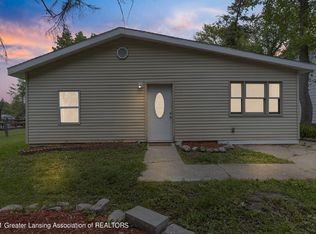 1020 R G Curtiss Ave, Lansing, MI 48911