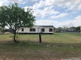 220 Cross Lake Dr, Pleasanton, TX 78064