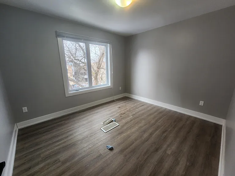 444 Cambridge St S — Photo 12