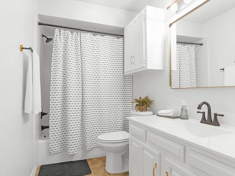 Full Bathroom #1