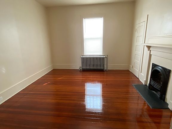 4th image of 224 Moffett St