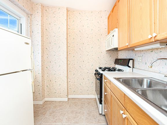 5th image of 120 Cabrini Blvd APT 95