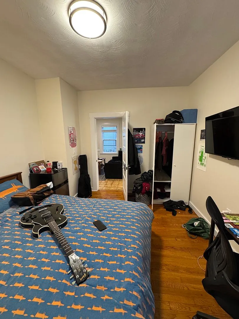 Totally unique BU apartment with metal-obj — Photo 1