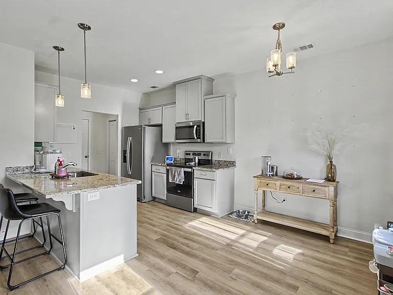 1052 Grayson Ave — Photo 20