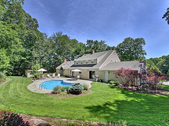 2nd image of 19 Winfield Dr