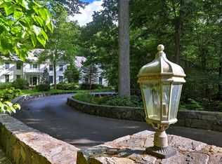 6 Zak Hill Dr, Woodbridge, CT 06525