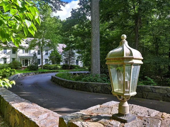 6 Zak Hill Drive, Woodbridge, CT 06525