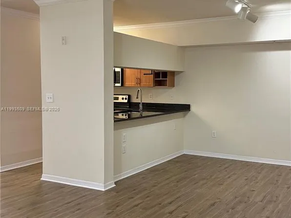 6458 Emerald Dunes Dr APT 108, West Palm Beach, FL 33411