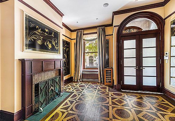 3rd image of 22 E 78th St #1