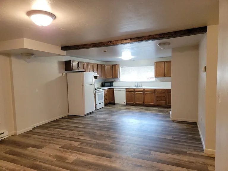 640 W Valley Dr — Photo 4