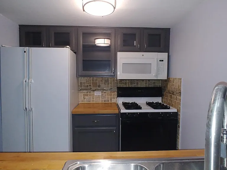 1968 Kenilworth Cir #F — Photo 3