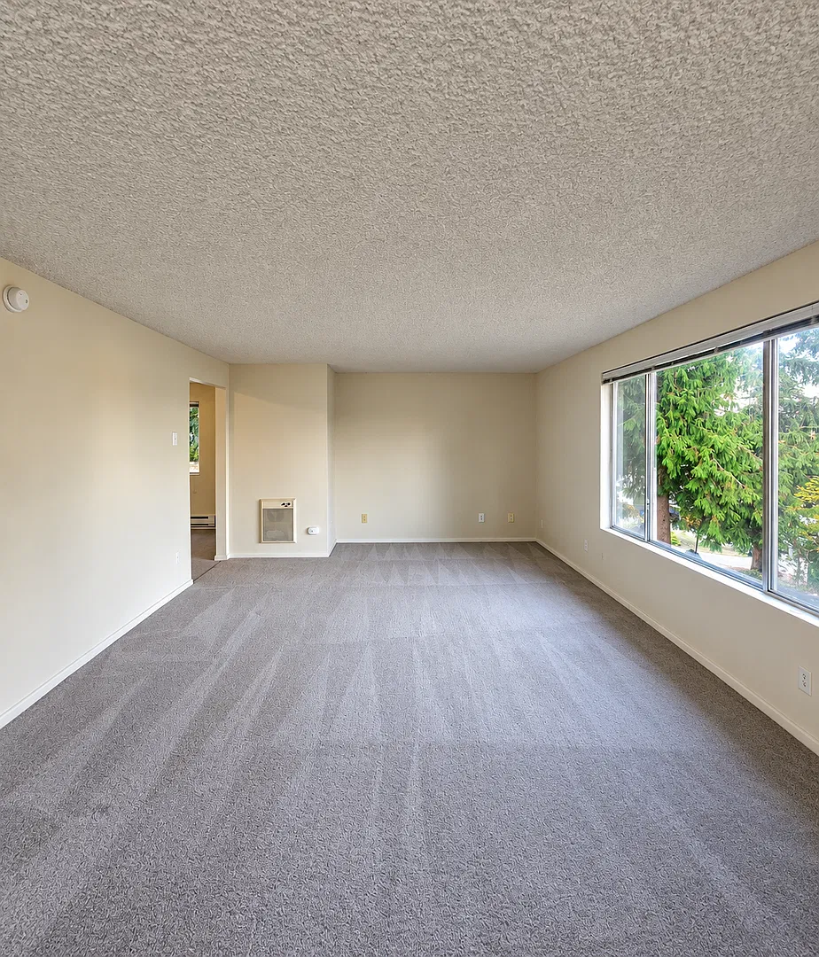 Uptown 2 Bed, 2 Bathroom For Rent! — Photo 4