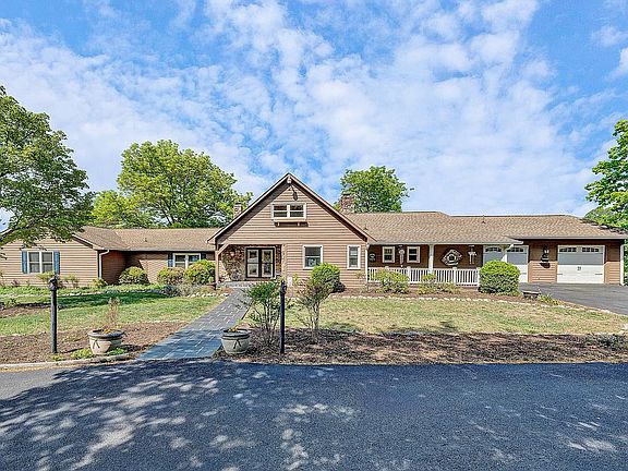 2nd image of 15993 Smith Mountain Lake Pkwy