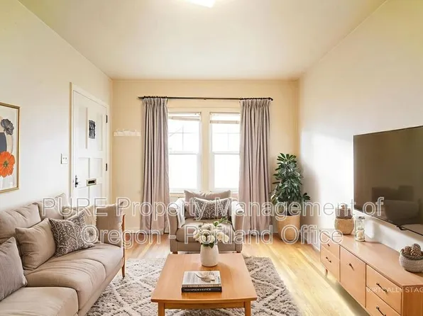 715 NE 20th Ave APT 4, Portland, OR 97232