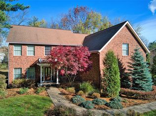4005 Windsor Dr, Niskayuna, NY 12309