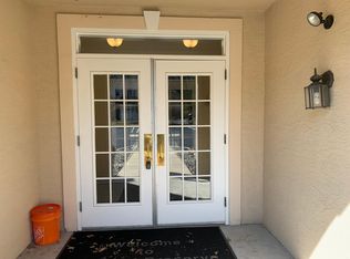 4 Falcon Dr APT 200, Southampton, PA 18966