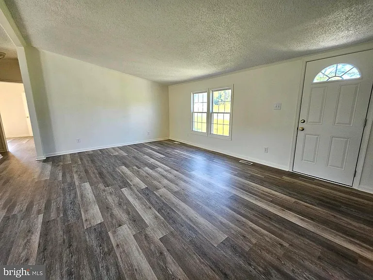 8099 James Monroe Hwy — Photo 14
