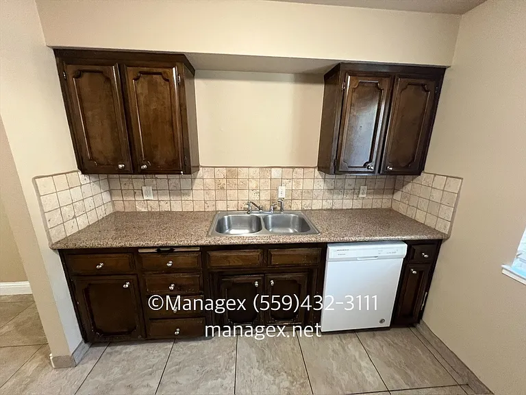6104 N Fresno St #101 — Photo 7
