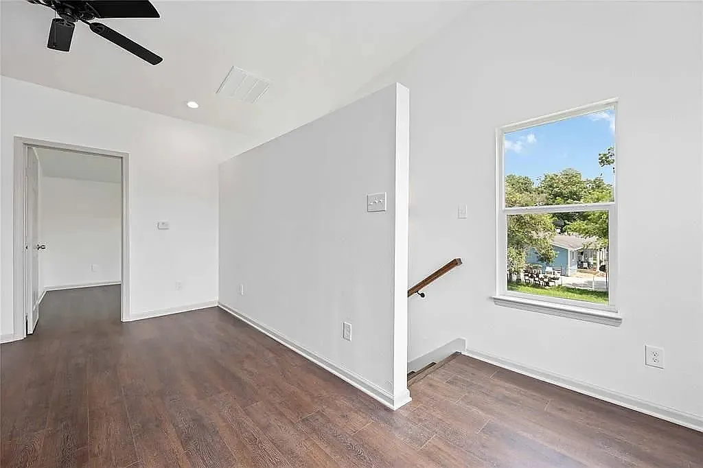 2 bed, 1100 sqft, $1,400 — Photo 2