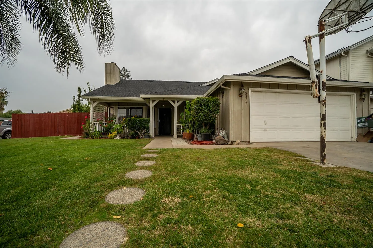 5825 Horn Way photo 1