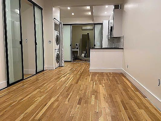 2nd image of 354 E 89th St APT 1R