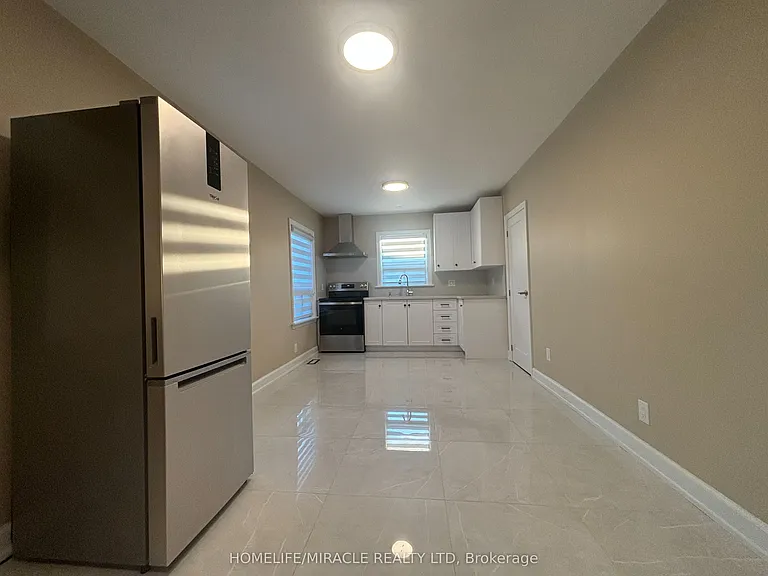 54 Hawman Ave #UPPER FLOOR — Photo 3