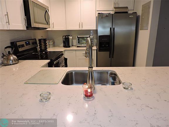 4th image of 441 SE 10th St APT D103