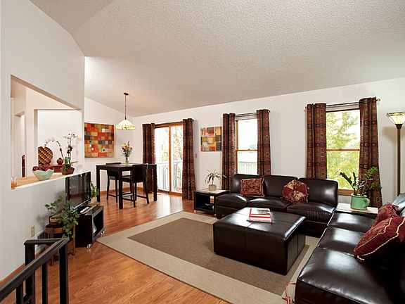 5th image of 10257 Arrowwood Dr
