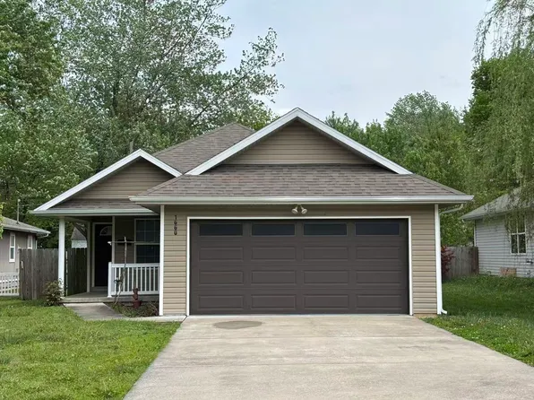 1660 N Marlan Ave, Springfield, MO 65803