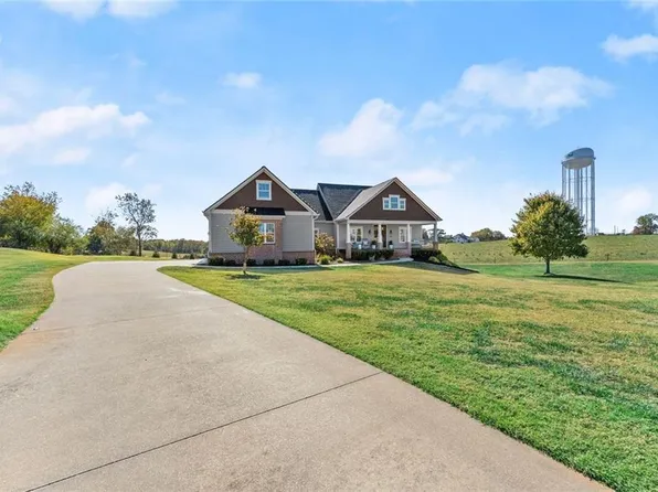 360 Clear View Ct, Clermont, GA 30527