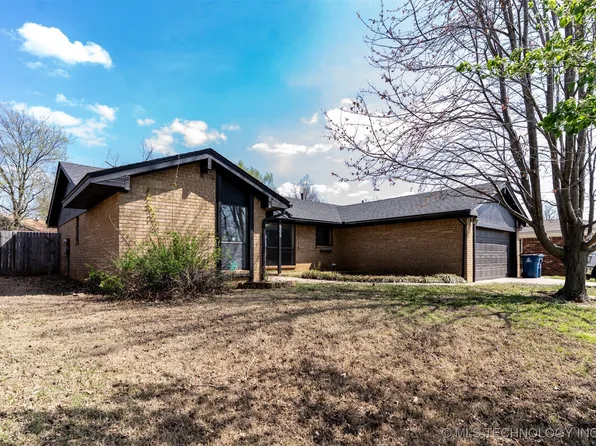 802 Holmes Ave, Cushing, OK 74023