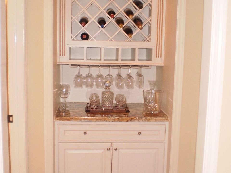 wine bar in Fam rm