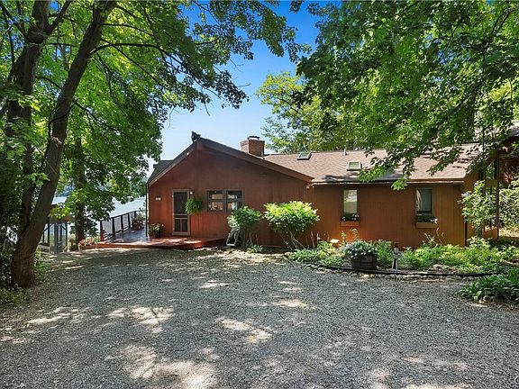3rd image of 423 Wide Waters Ln